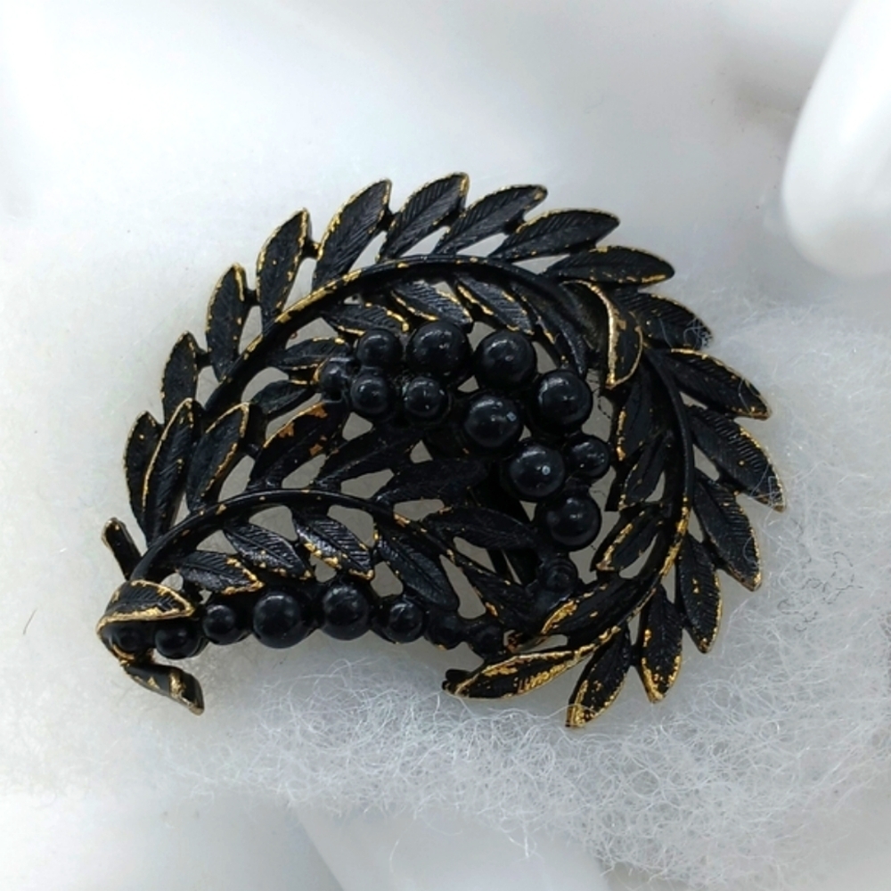Brooch Vintage black and gold leaves and berries unknown